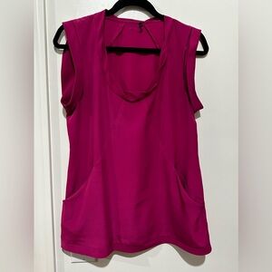 Women’s Med Fuschia Guess Scoop Neck Blouse/Top w/ Pockets, Great Condition